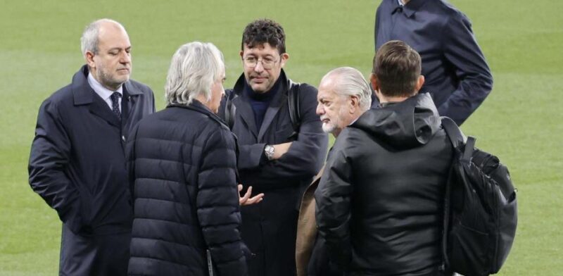سلوك رئيس نابولي في ملعب برشلونة قد يكلفه غاليًا 1
